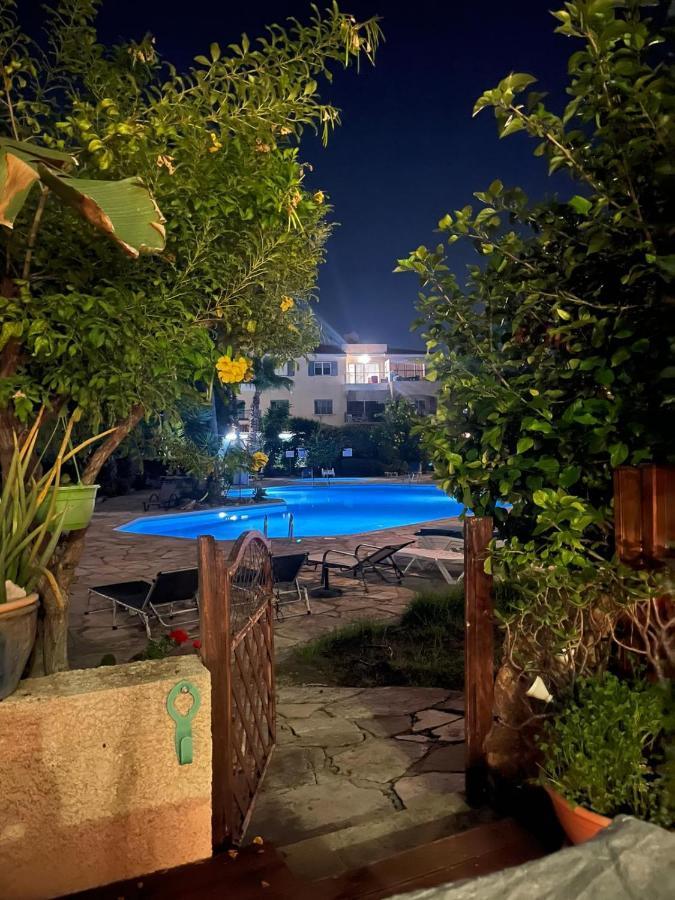 Rachel Suite By The Pool Paphos ภายนอก รูปภาพ