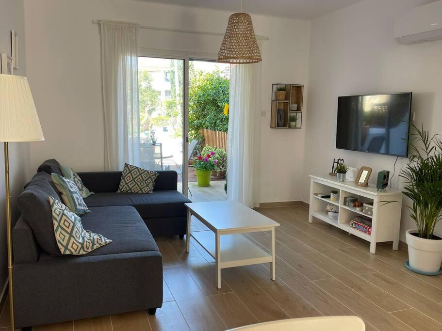 Rachel Suite By The Pool Paphos ภายนอก รูปภาพ