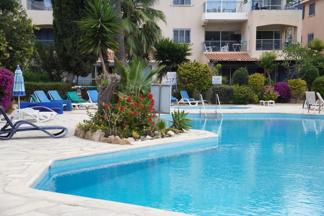 Rachel Suite By The Pool Paphos ภายนอก รูปภาพ